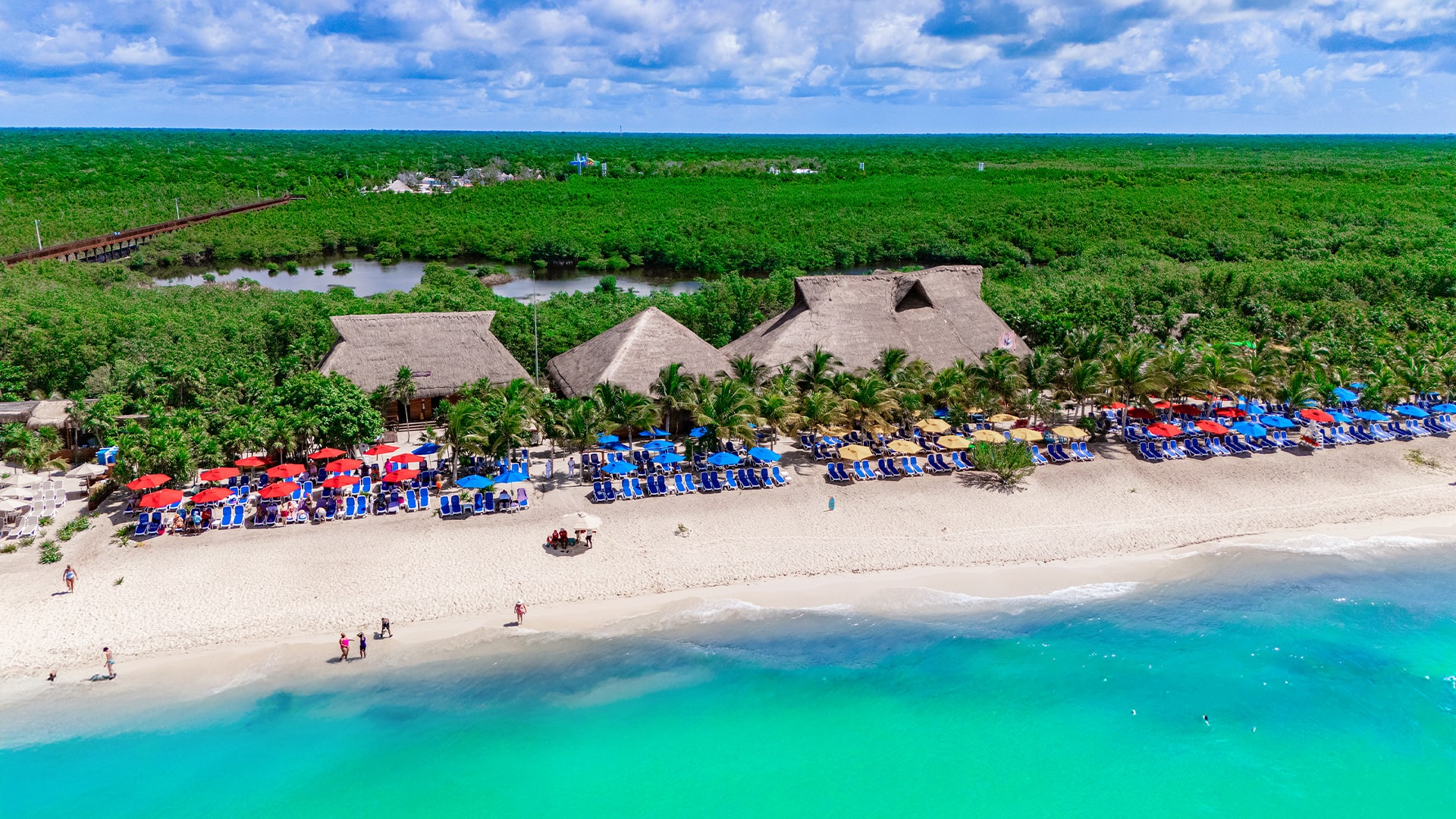 Pase de un día a la playa de Kuzá con almuerzo y bar abierto